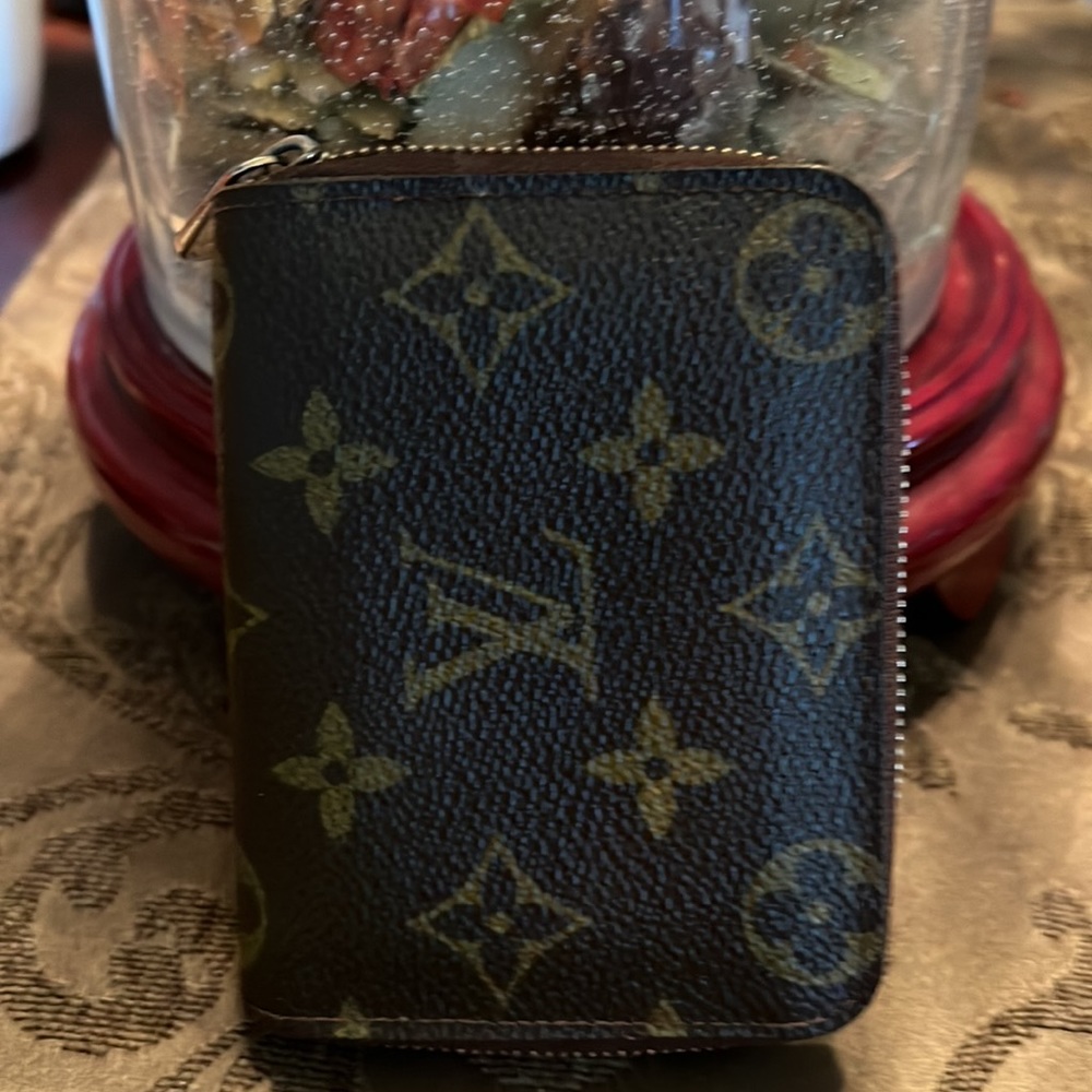 Zippy zip around. Louis Vuitton authentic monogram wallet/coin purse.